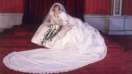 La sorprendente batalla legal por el icónico vestido de novia de Lady Di