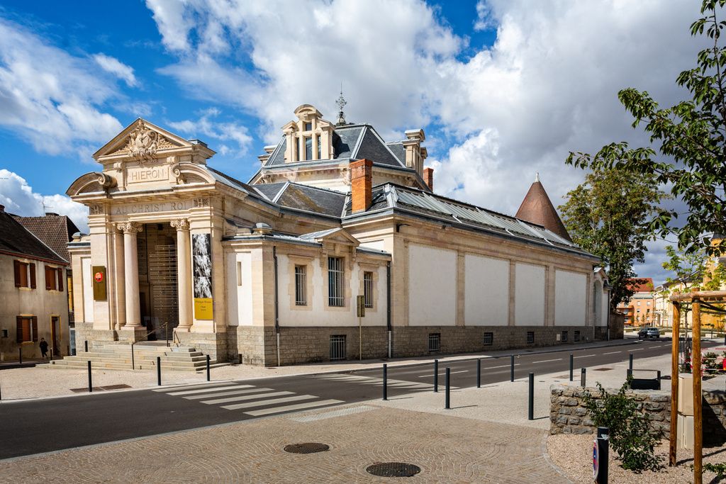 Atracadores robaron joyas consideradas tesoro nacional en un museo de Francia