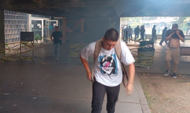 Suspendieron temporalmente elecciones en una facultad de la UCV tras lanzamiento de lacrimógenas (VIDEO)