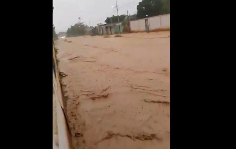 Fuertes lluvias dejaron calles inundadas y viviendas afectadas en Lara este #2Nov (Videos)