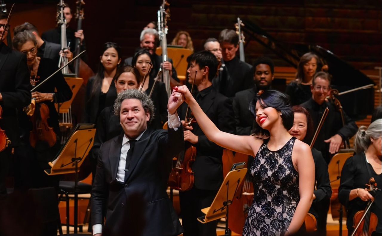 Ángela Aguilar cantó junto a la Filarmónica de Los Ángeles y Gustavo Dudamel