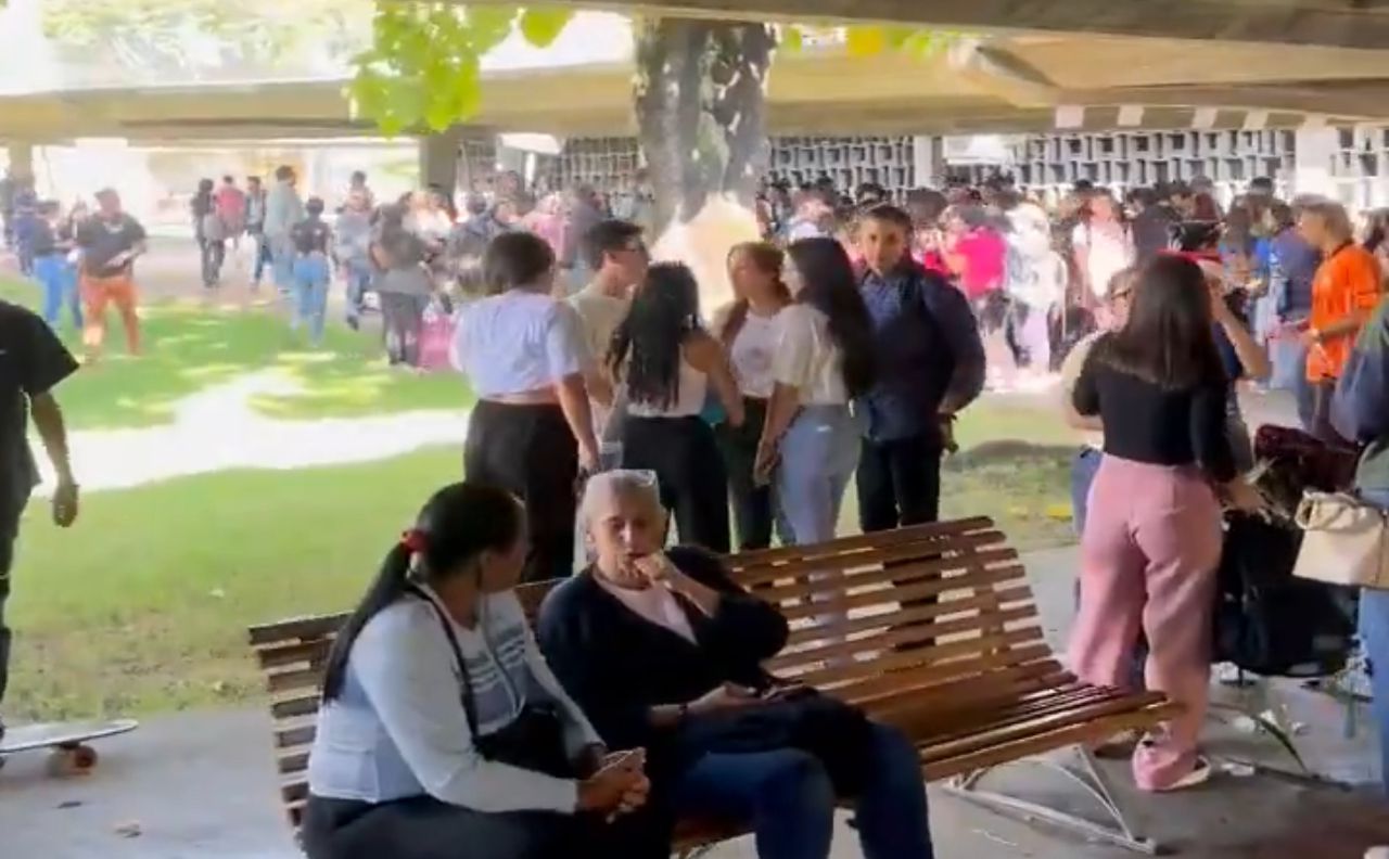 Con poca afluencia y retraso: Este es el ambiente en la Federación de Estudiantes de la UCV antes de iniciar las elecciones (VIDEO)