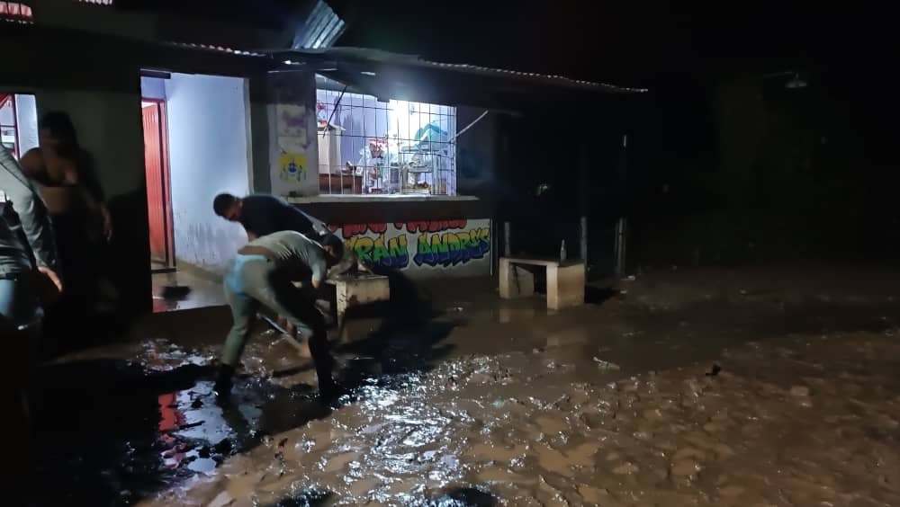 Intensas lluvias de este #18Nov afectaron a más de 80 familias en Sucre