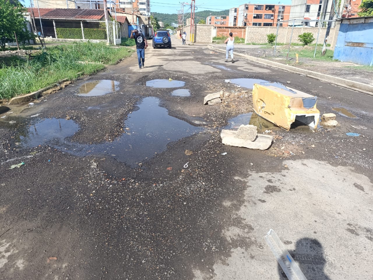 En Tumba de Bello en Barcelona denuncian el pésimo estado de la única calle que existe en el sector