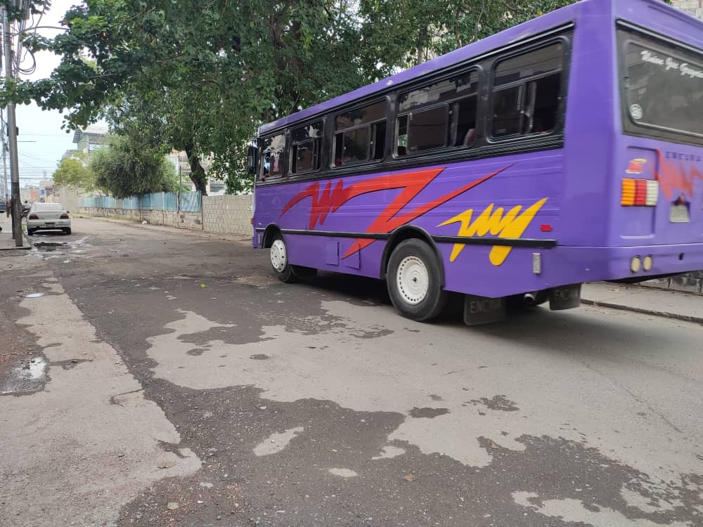 Calle Pichincha de Maracay está “vuelta chicha” y nadie la arregla