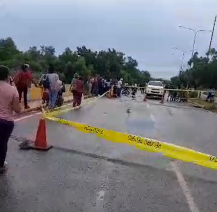 Se desplomó un tramo del puente que une a los municipios Maracaibo y Mara en Zulia