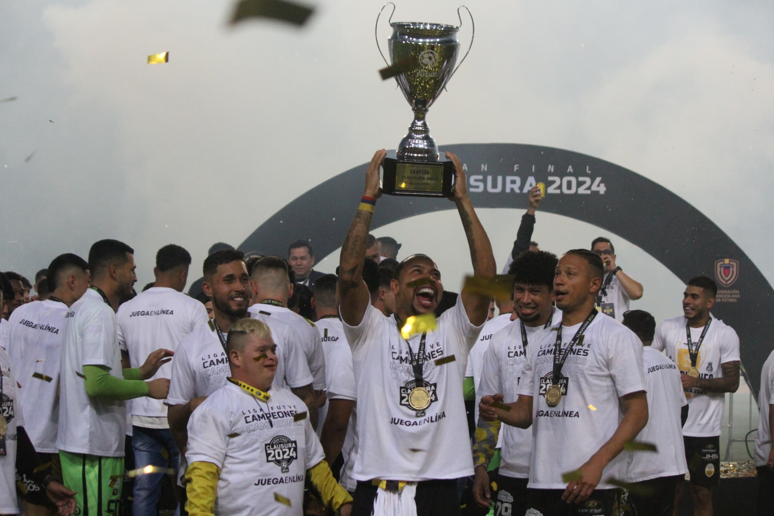 La alegría y la algarabía colmaron el estadio Pueblo Nuevo con la victoria del Deportivo Táchira