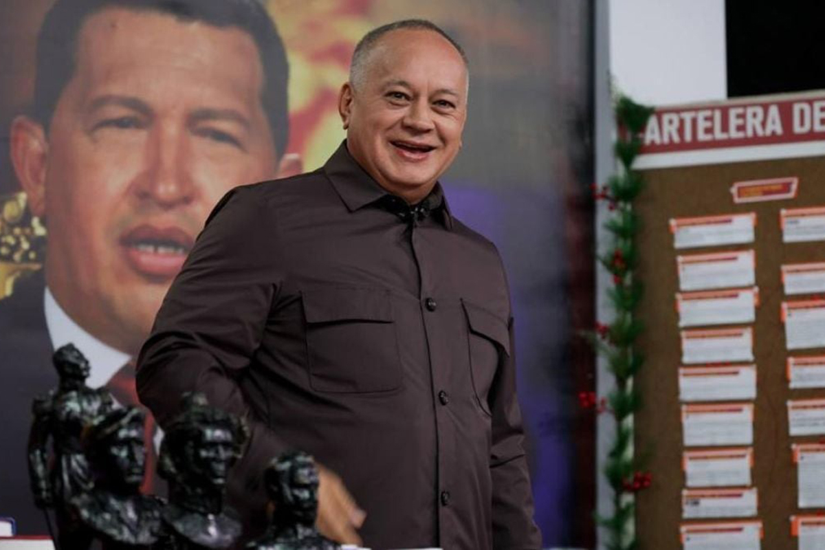 La última amenaza de Diosdado Cabello a Edmundo González y las esposas que le “regalará” (VIDEO)