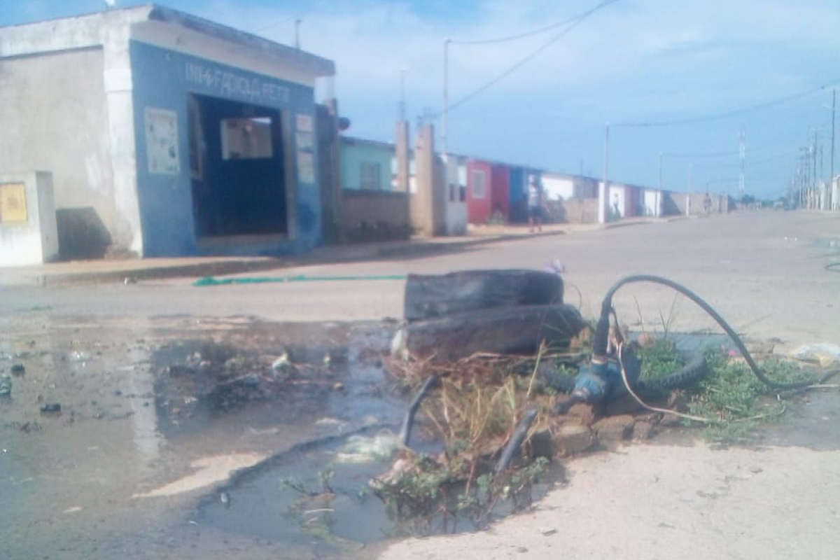 Dos años con un río de aguas negras tiene los habitantes de una comunidad en Falcón