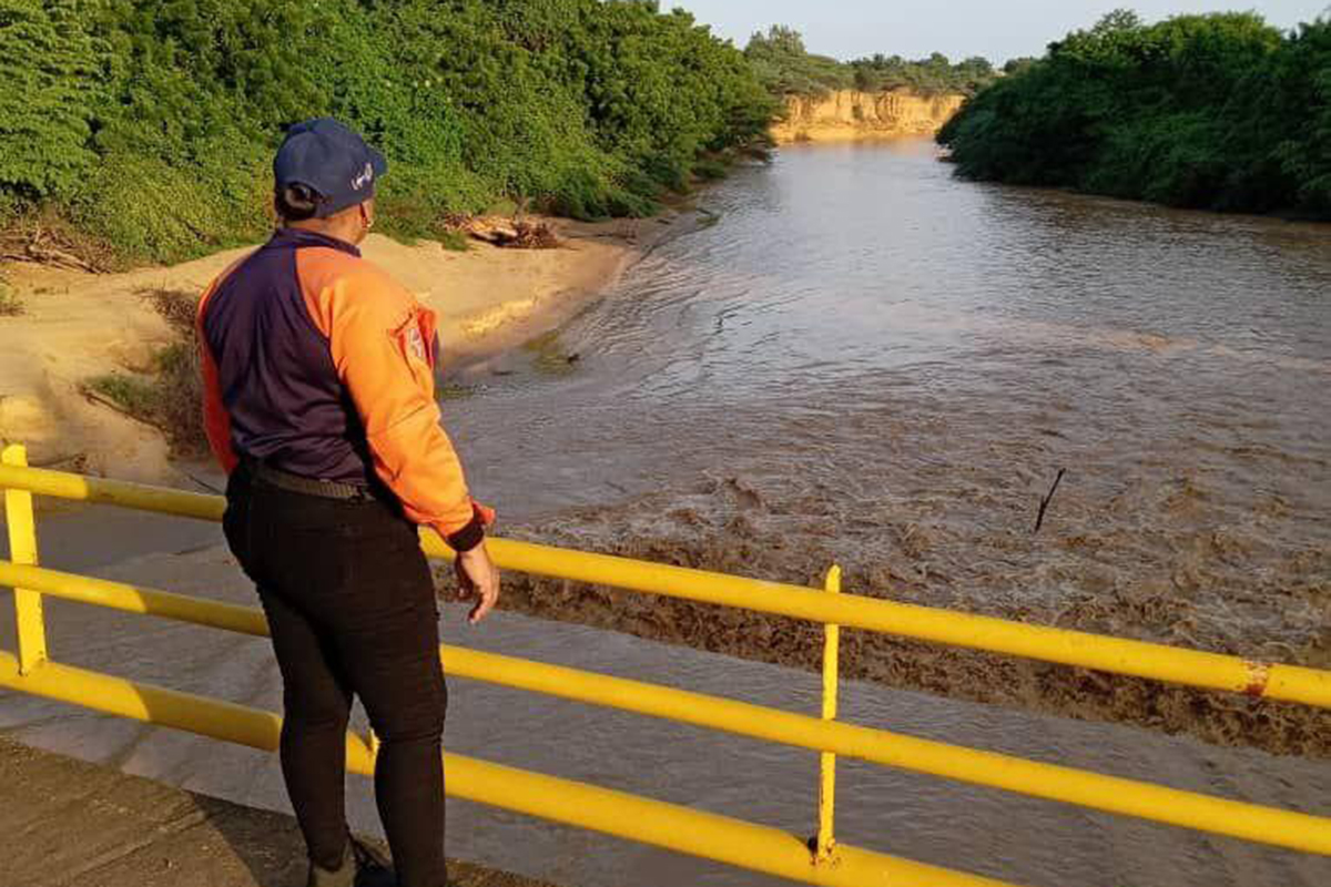 Municipios Zamora y Democracia en Falcón reportan anegación temporal de la vialidad