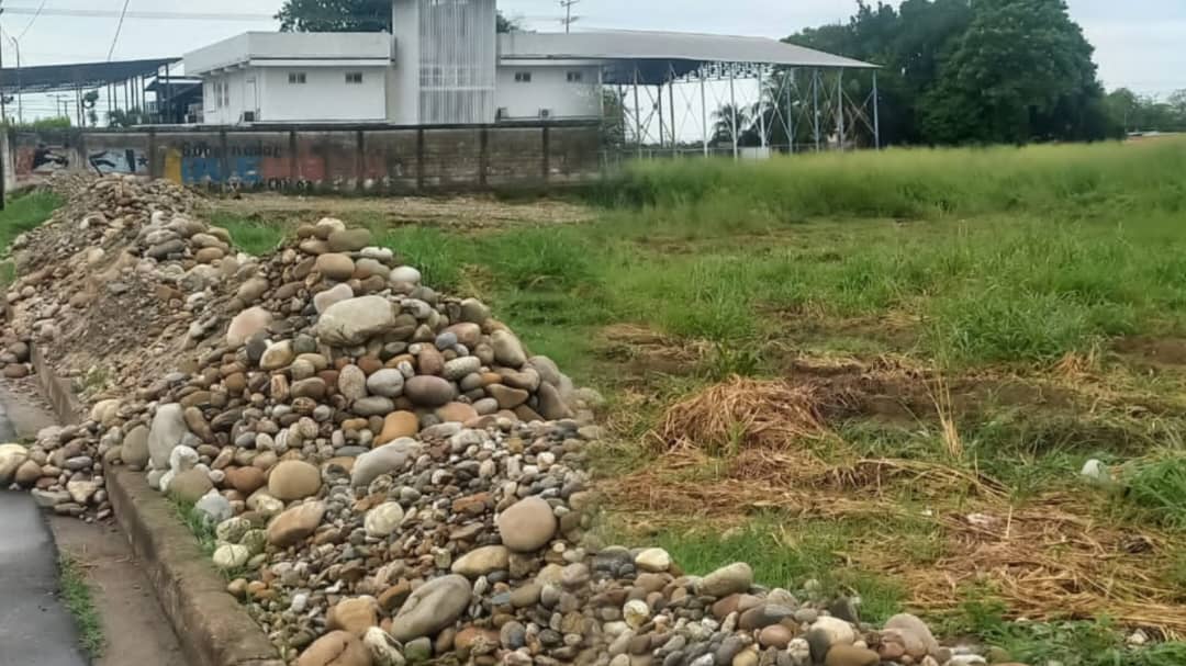 Denuncian que “a precio de gallina flaca” alcalde y concejales de Barinas negociaron un terreno en Cafinca