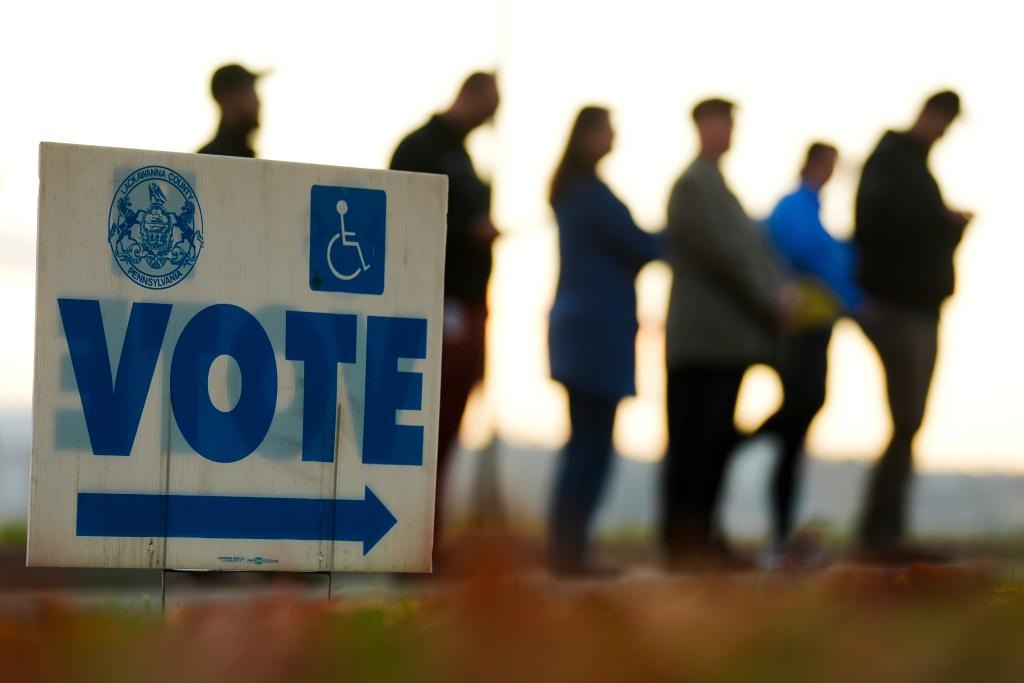 Centros de votación en dos condados de Pensilvania con mayoría republicana presentaron problemas (VIDEO)