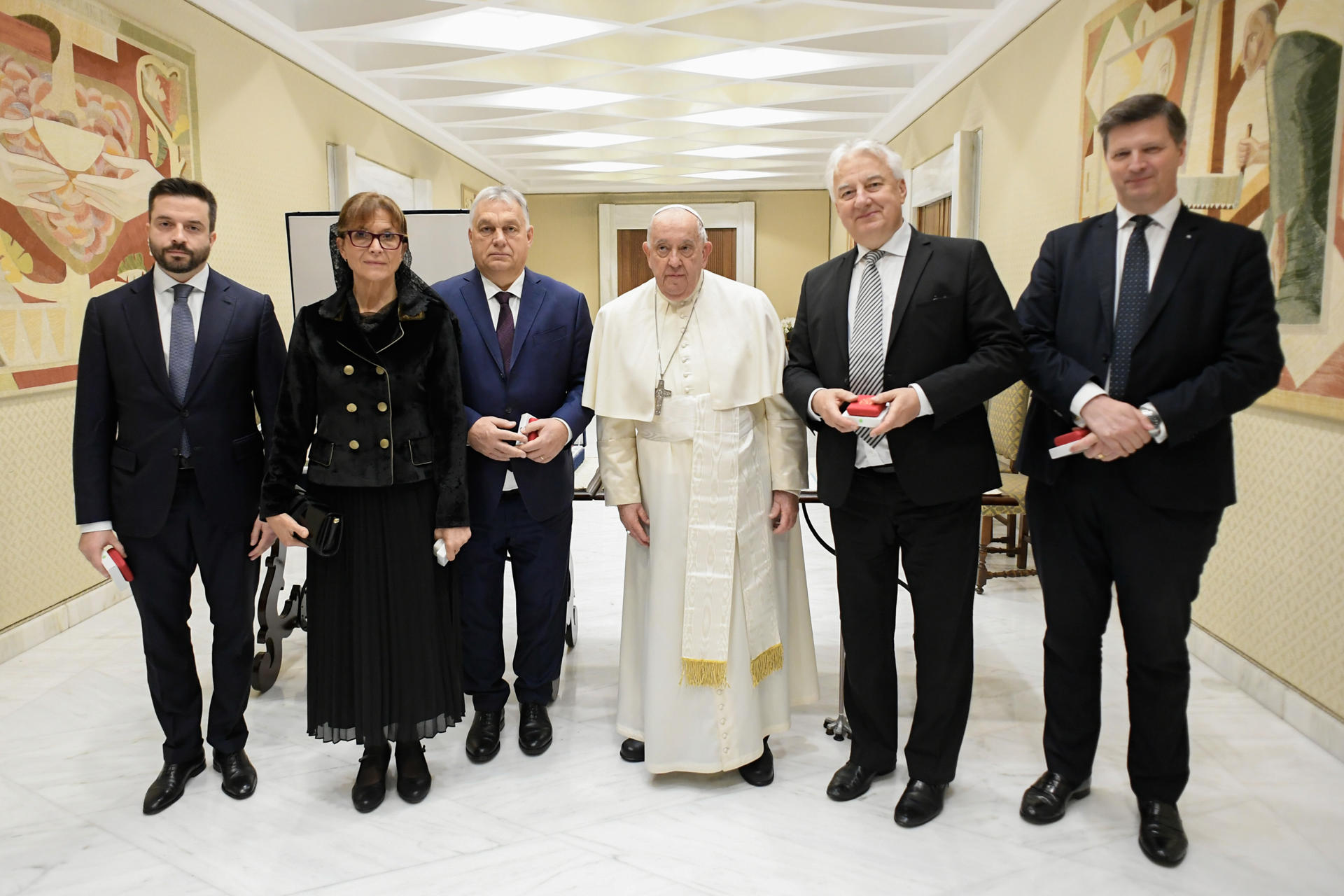 Vaticano espera que nuevos gobernantes de Siria respeten a todos