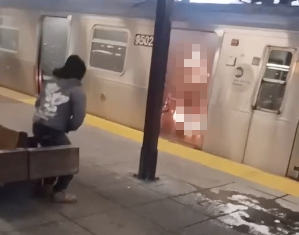 Horrible VIDEO: La vio quemarse hasta morir en un tren de Coney Island tras presuntamente prenderle fuego