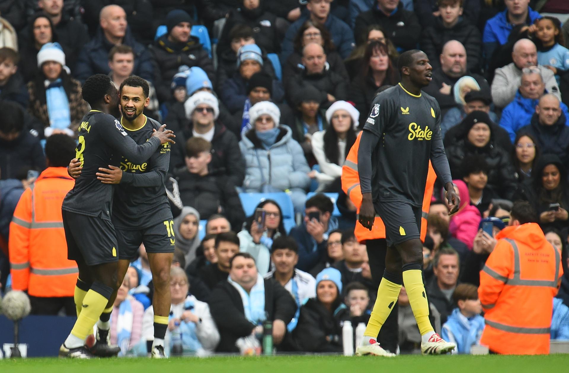 Everton extendió la crisis del Machester City al rescatar un empate