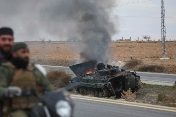 Insurgentes anunciaron un toque de queda en Damasco tras controlar la capital siria