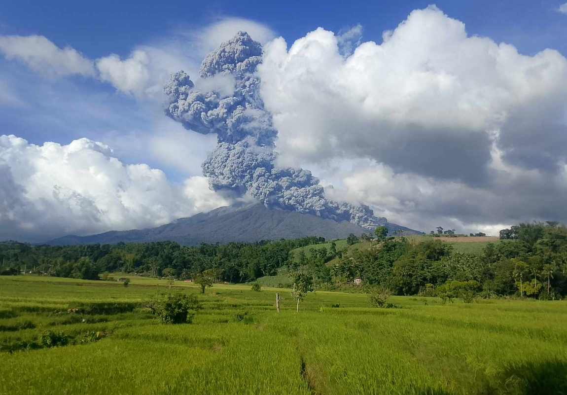 Estremecedora erupción del volcán Kanlaon obligó a evacuar a miles de filipinos (VIDEO)