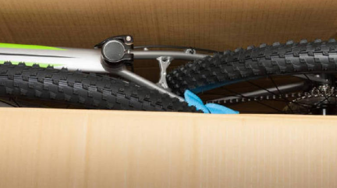 Joven intentó abrir la caja de su bicicleta nueva con un cuchillo y murió desangrado