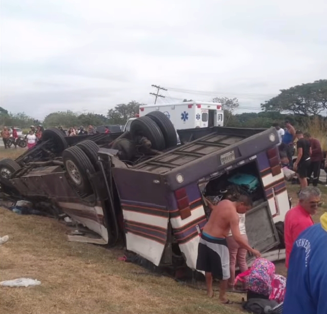 Tragedia en la ARC: varios fallecidos y múltiples heridos tras volcamiento de un autobús en Carabobo