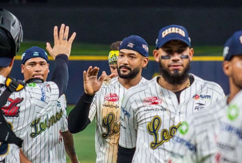 Habrá nuevo campeón en la Lvbp: Leones remontaron para eliminar a Tiburones en infartante duelo