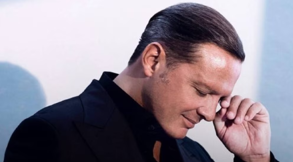 Tras años de anonimato, hijo mayor de Luis Miguel se lanzará como cantante