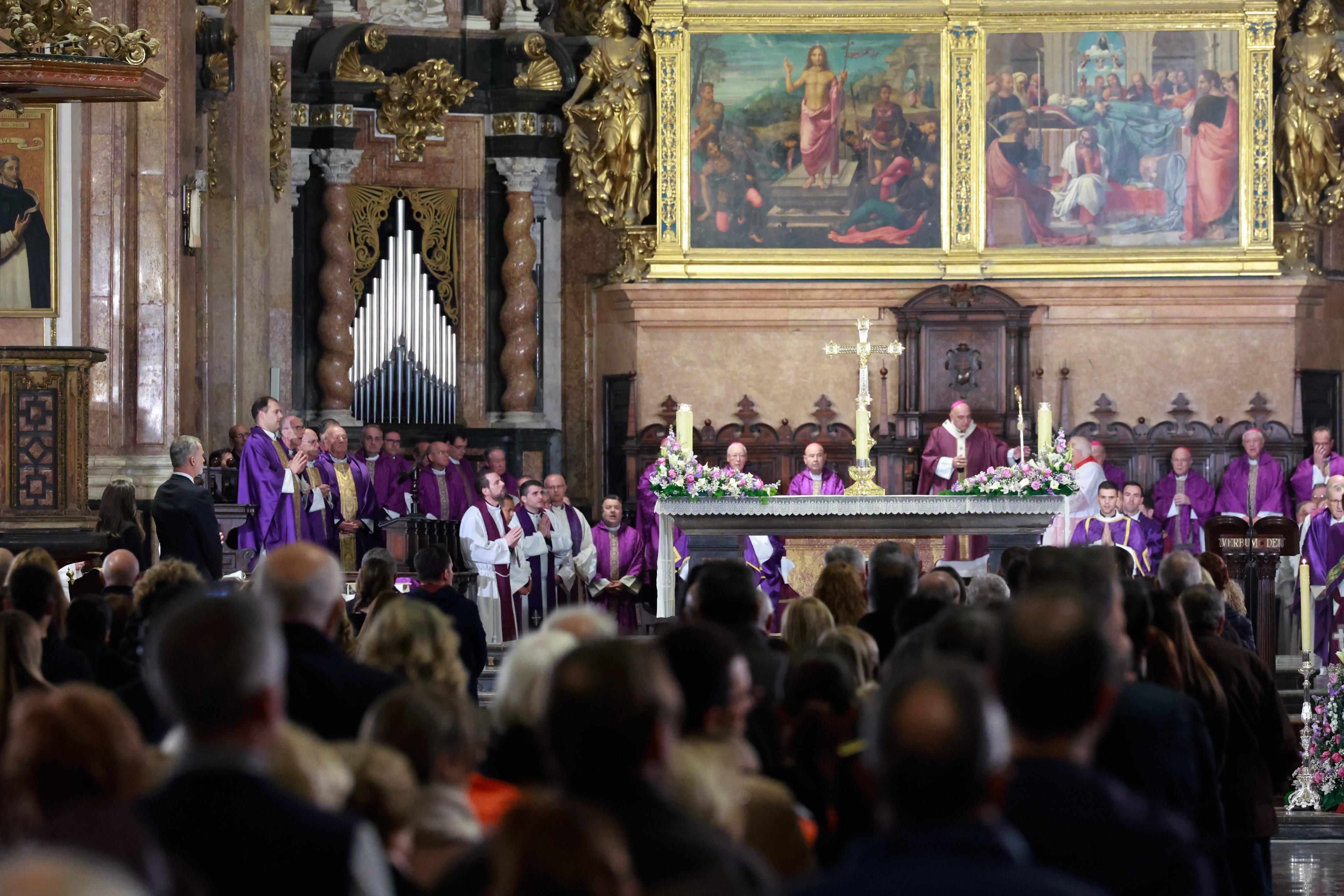 Fallecidos por la Dana en España fueron homenajeados con una misa en la catedral de Valencia