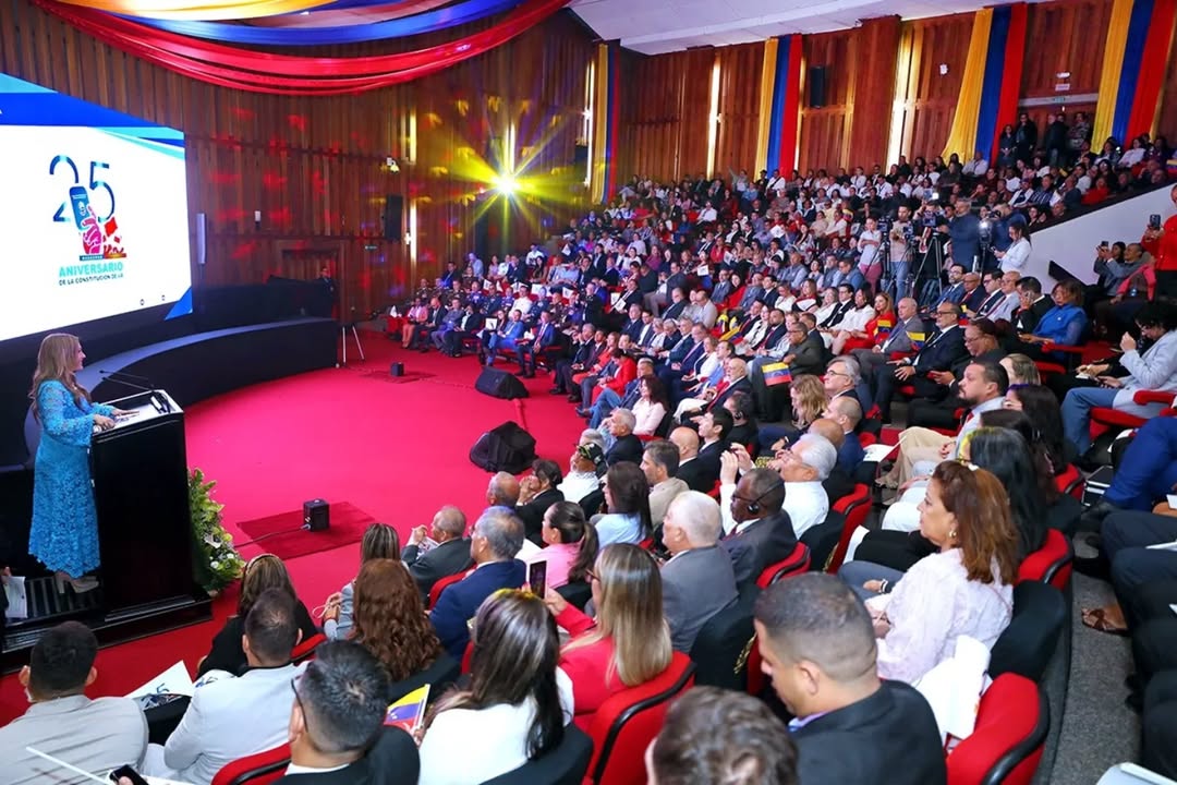 VIDEO: magistrados genuflexos cantan “Chávez seguirá contigo” dentro de la sede del TSJ