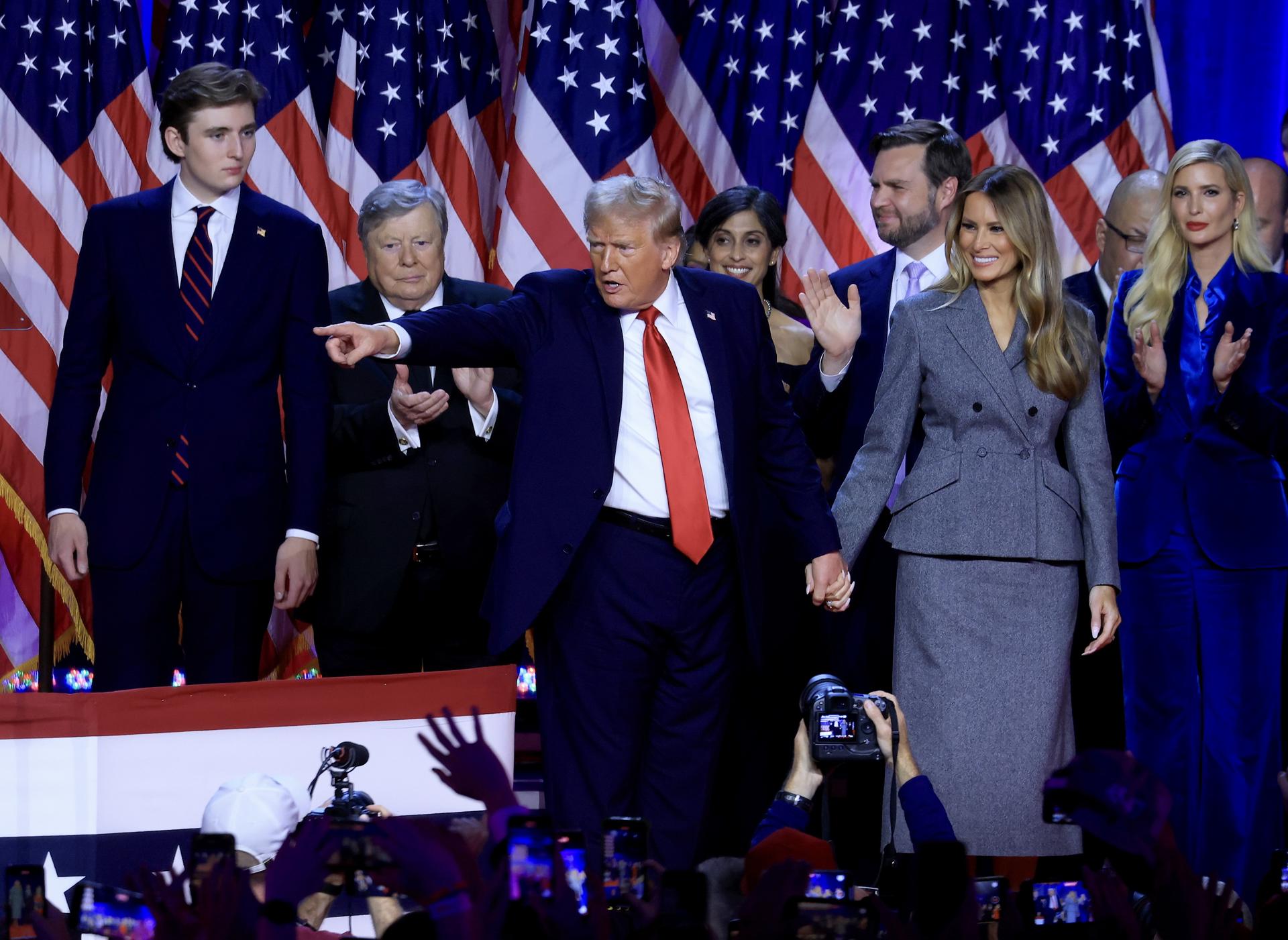 Trump se comprometió a continuar la construcción del muro fronterizo con México