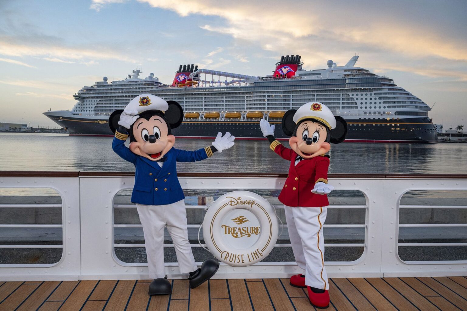 Disney inauguró crucero al Caribe con una “Plaza de Coco” que exalta la cultura mexicana (Video)