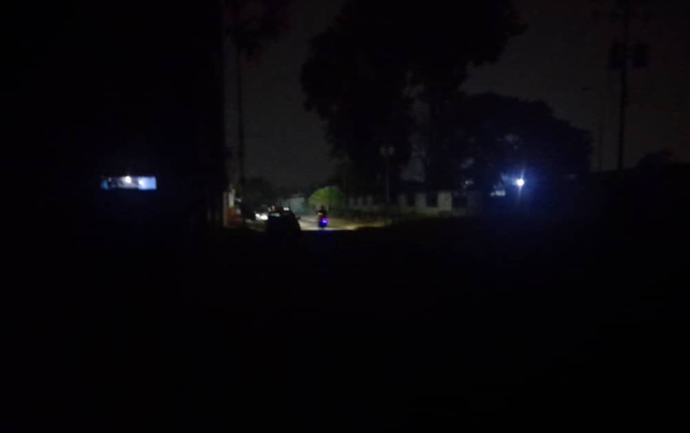 Apagones durante la madrugada en Barinas tienen a la gente como “zombies”