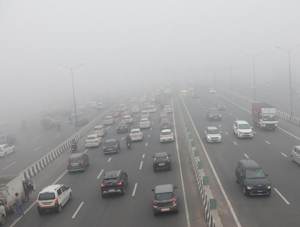 La densa niebla en el aeropuerto de Nueva Delhi provocó el retraso de más de 160 vuelos