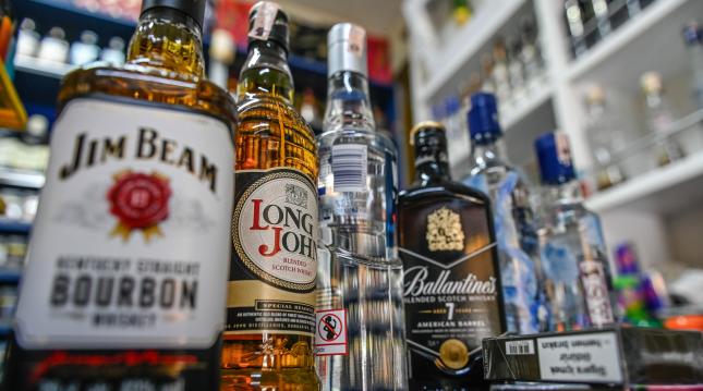 Sube a 37 el número de muertos por consumo de alcohol adulterado en Turquía