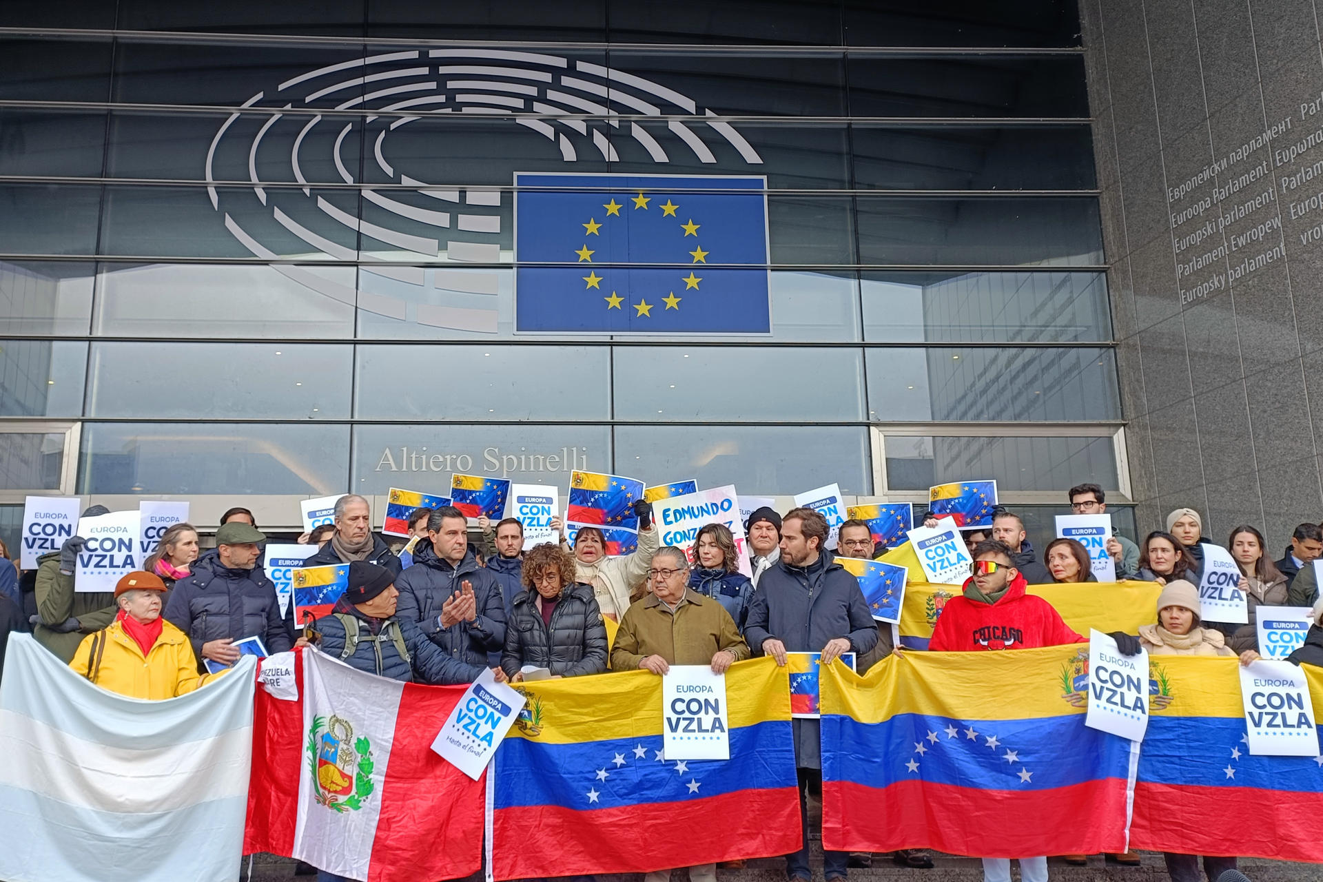 Oposición venezolana comienza protestas por el mundo en víspera de asunción presidencial