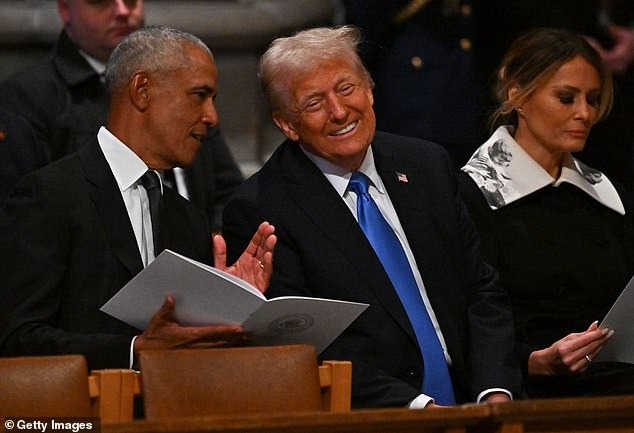 El chiste de Donald Trump a Barack Obama en pleno funeral de Jimmy Carter (VIDEO)