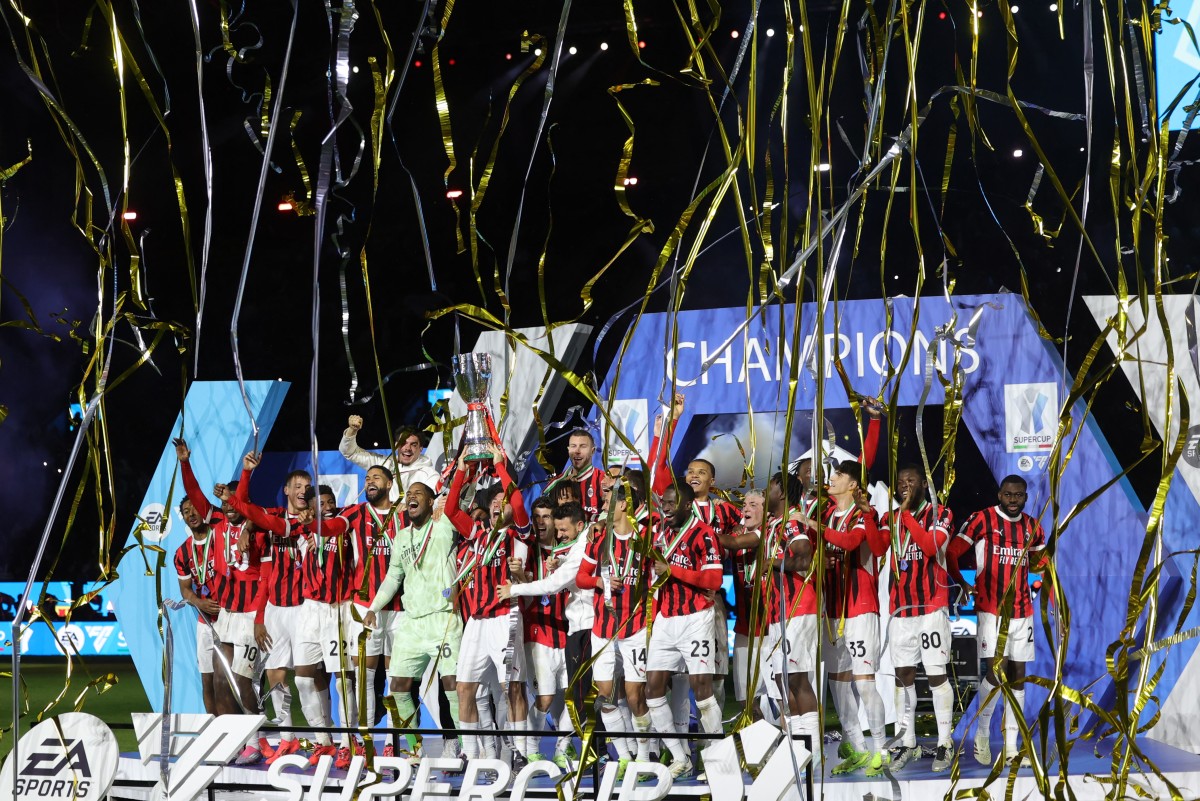 Milan se alzó con la Supercopa de Italia al completar la “superremontada” ante Inter en el descuento