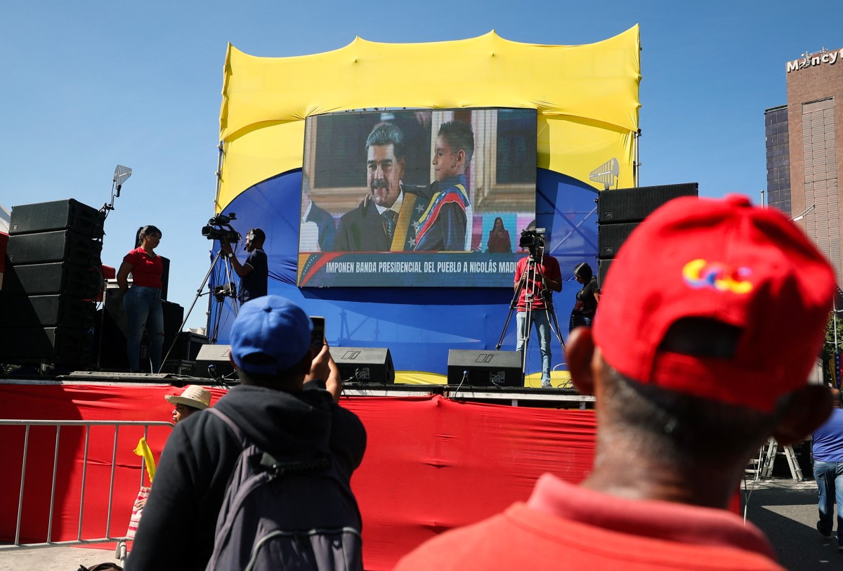 ¿Rodeado de pueblo? Así estaban los alrededores del Palacio Legislativo mientras Maduro se juramentaba (VIDEOS)