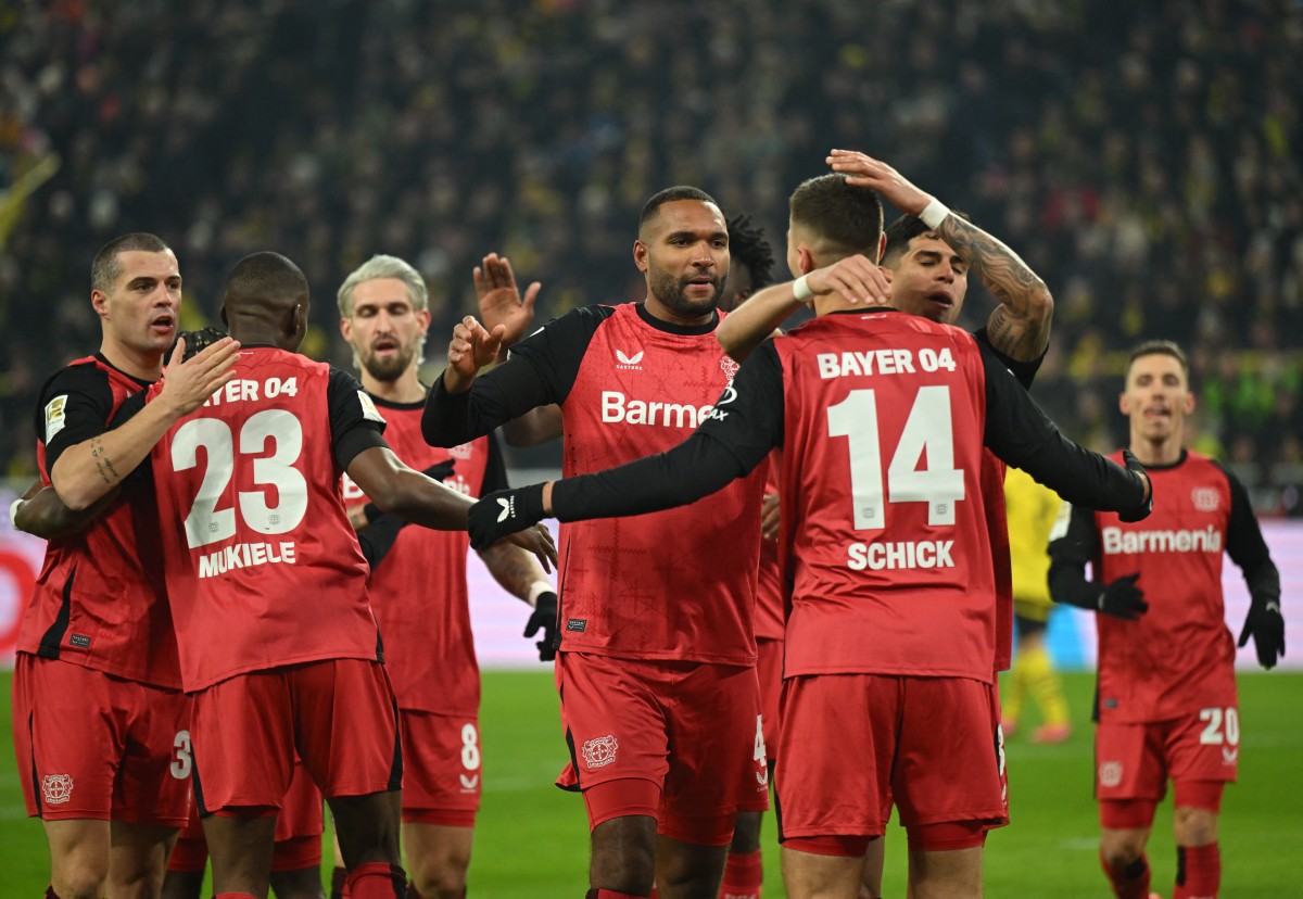 Bayer Leverkusen superó al Borussia Dortmund para mantener la presión sobre el Bayern