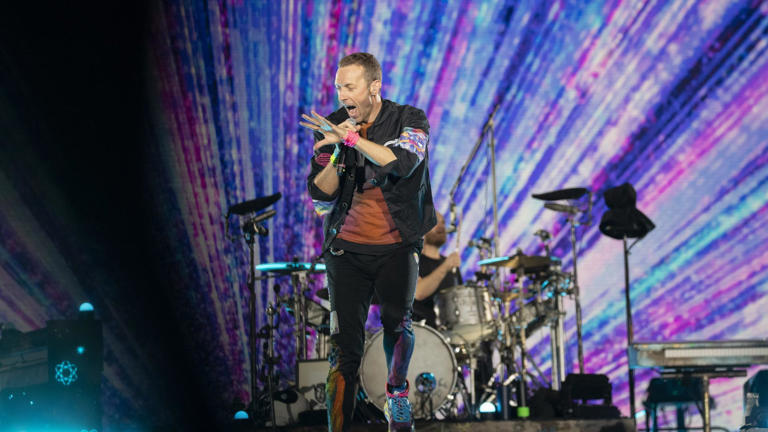 Coldplay regresa a la India tras ocho años para ofrecer el mayor concierto de su historia