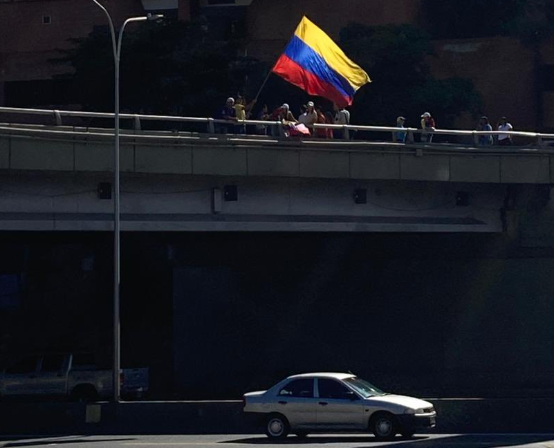 VIDEO: efectivos del Sebin se retiraron de la concentración opositora en el Distribuidor Santa Fe