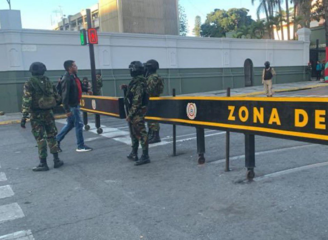 FOTOS del palacio de Miraflores, totalmente militarizado durante la írrita investidura de Maduro