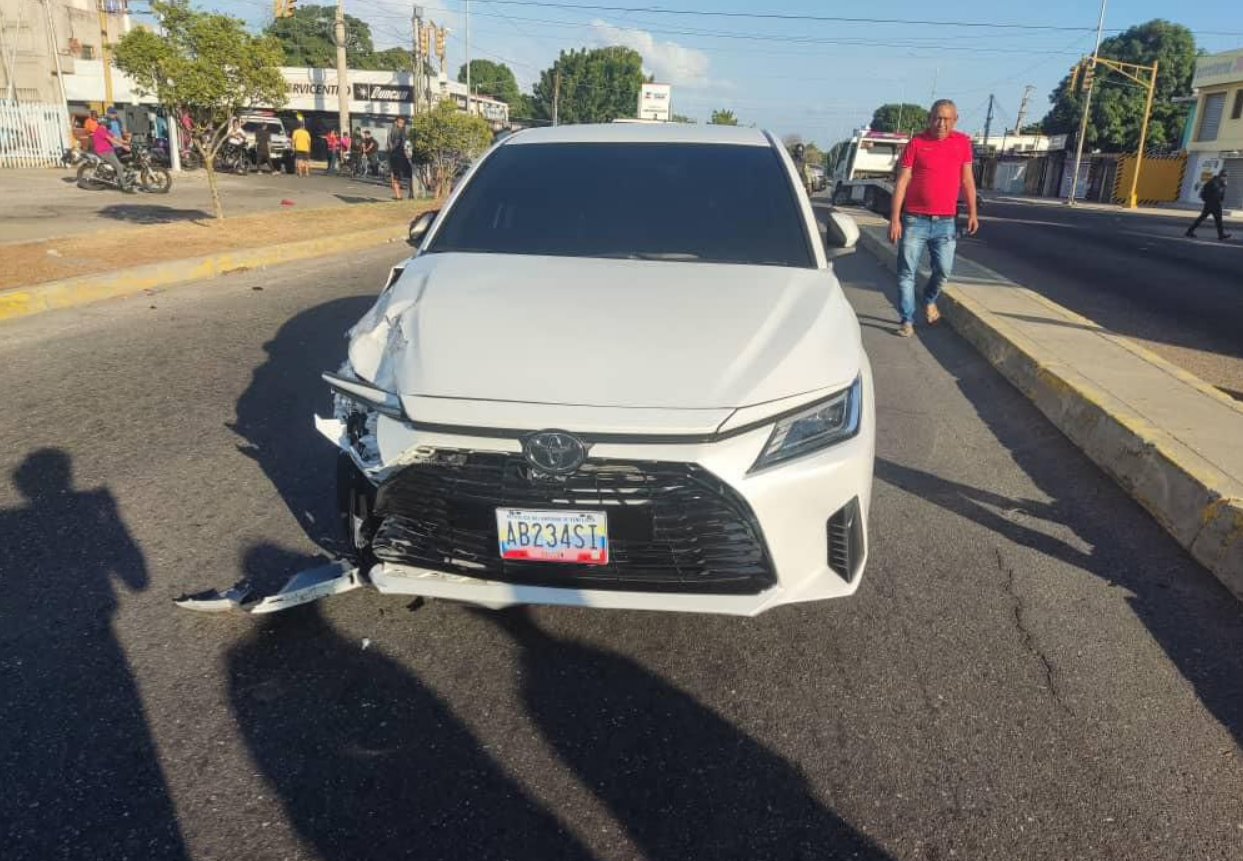 La tiktoker Valeria Carruyo, envuelta en accidente de moto que dejó malheridos a padre e hijo