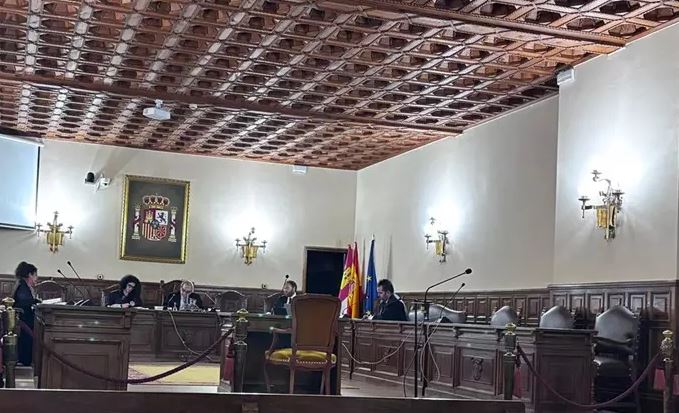 Hombre acusado de obligar a hacer felaciones a su hermano y otro menor reconoce hechos y acepta su condena en España