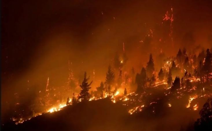 Nuevo incendio en la Patagonia argentina deja 200 familias evacuadas y arrasa con decenas de casas