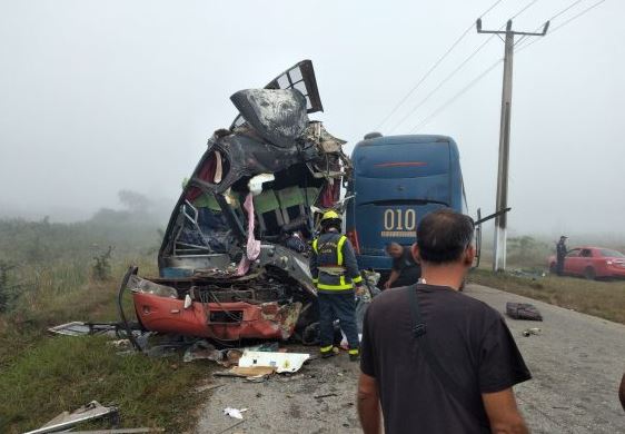 Al menos seis muertos en el choque entre dos autobuses en Cuba