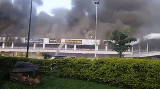 Reportan voraz incendio en centro comercial de Cali, Colombia (VIDEO)