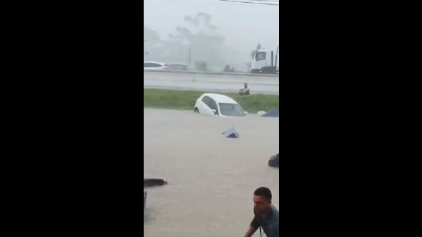 Inundaciones y caos vial en el sur de Brasil tras intensas lluvias