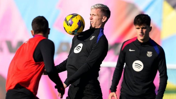 Dani Olmo y Pau Víctor participan en el primer entrenamiento del año con el Barcelona 