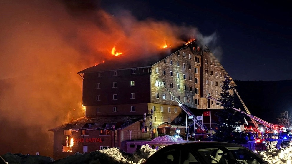 Número de fallecidos tras incendio en estación de esquí turca aumentó a 76 