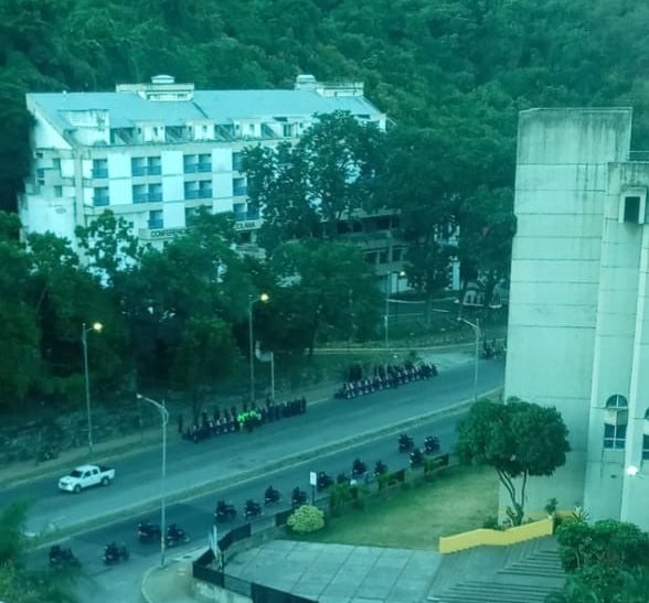 Despliegue militar y policial cerca del punto de concentración de la oposición en el oeste de Caracas #9Ene (Imágenes)