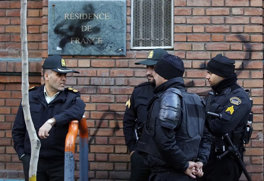 Mataron a tiros a dos jueces iraníes frente a la Corte suprema en Teherán